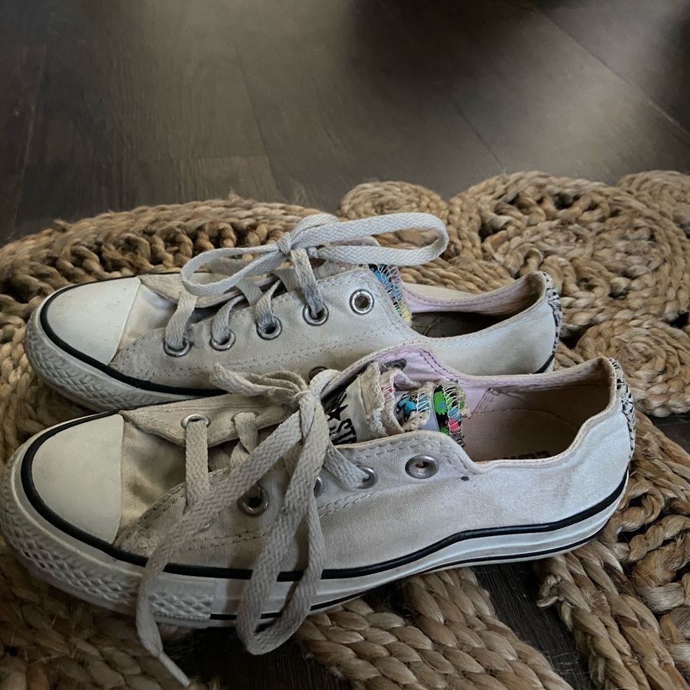 Unique Converse - Size 6
